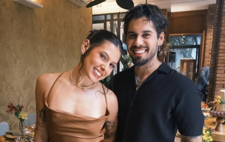 Ana Castela e Zé Felipe posam juntos antes de irem a casamento