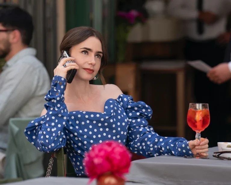 Lily Collins diz que “Emily em Paris” estreou em meio a incertezas
