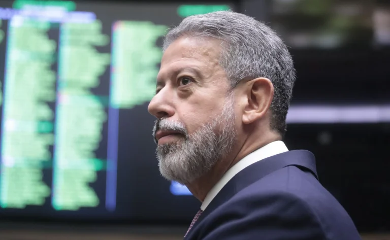 Ex-assessora de Lira é alvo de operação da PF contra desvio de emendas