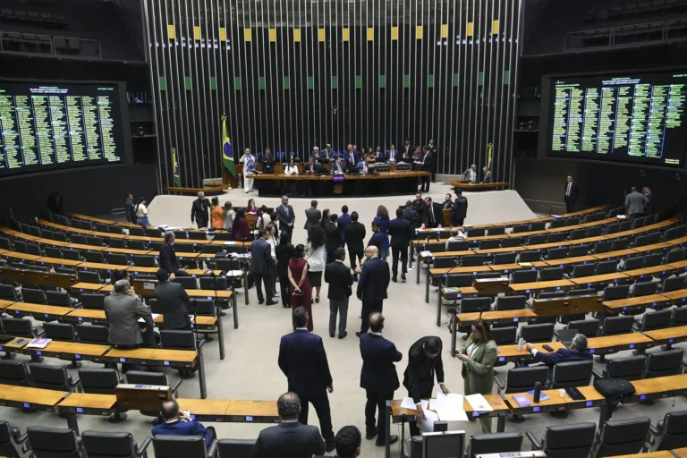 Associação dos réus e condenados do 8 de janeiro critica PL da Dosimetria