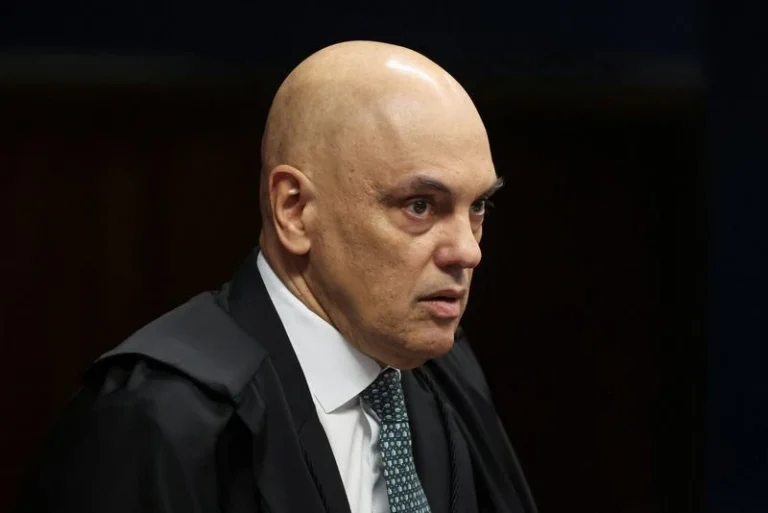 Parlamentares governistas celebram derrubada de sanção a Moraes