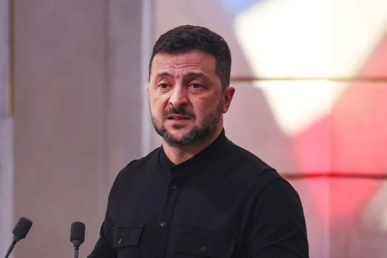 Ucrânia se recusará a ceder território à Rússia, diz Zelensky