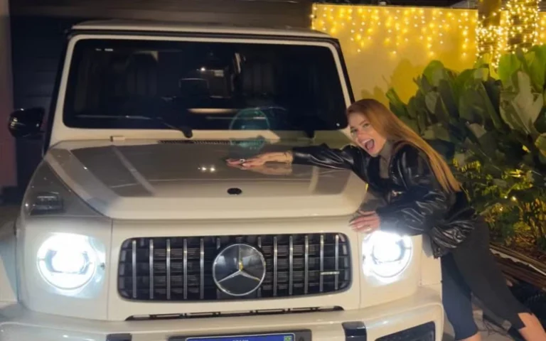 Ferrugem surpreende a esposa com carro de luxo de R$ 2 milhões
