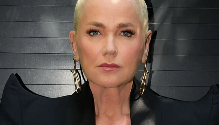 Xuxa passa por cirurgia na coluna; veja boletim médico