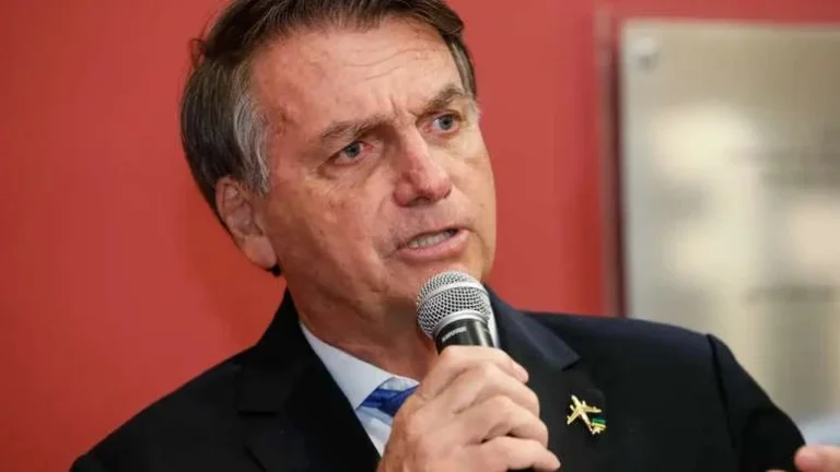 Moraes autoriza visitas permanentes de filhos de Bolsonaro