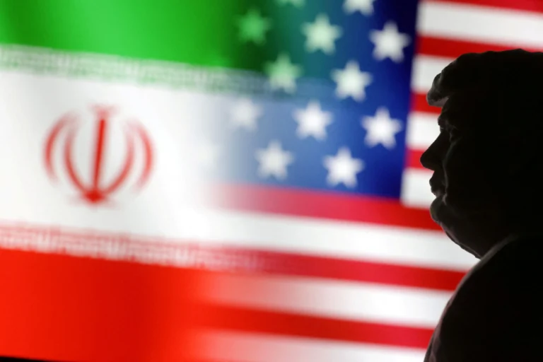 JD Vance insiste que Trump tente diplomacia antes de atacar Irã, diz WSJ