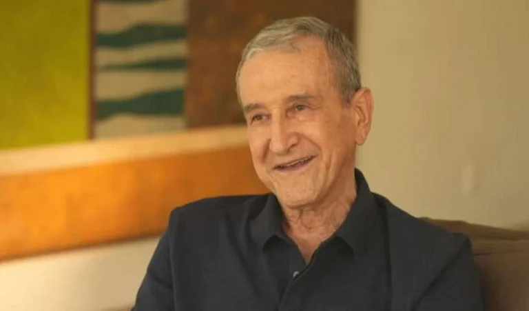 Doente e com câncer, ex-técnico do Brasil Carlos Alberto Parreira gera apreensão por estado de saúde, diz jornal; ícone do futebol está com 82 anos