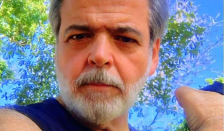 Preciso de ajuda financeira: Aos 60 anos, ator da novela Dona de Mim faz apelo comovente após delicada cirurgia; fora da Globo, ele também trabalha como taxista