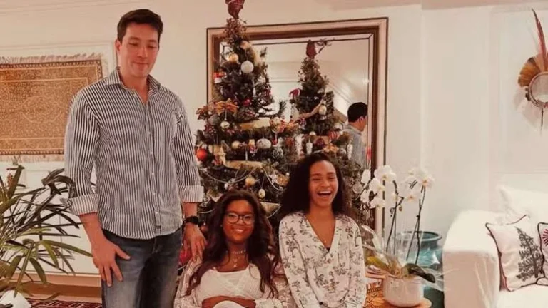 Filhas de Gloria Maria fazem homenagem de aniversário ao tutor: Melhor pai
