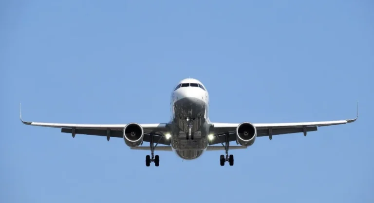 FAA limita aeronaves no espaço aéreo do Caribe após EUA atacar Venezuela