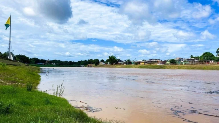 Chuvas elevam nível dos rios e Acre reforça plano de contingência