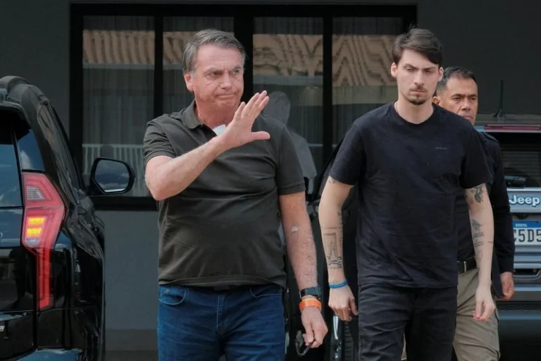 PF atende Bolsonaro e desliga central de ar-condicionado durante a noite