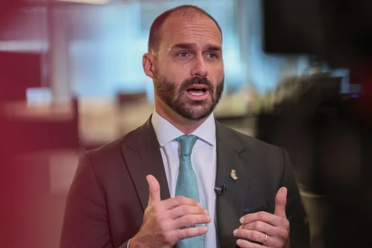 Jamais trocaria minha honra por um emprego, diz Eduardo