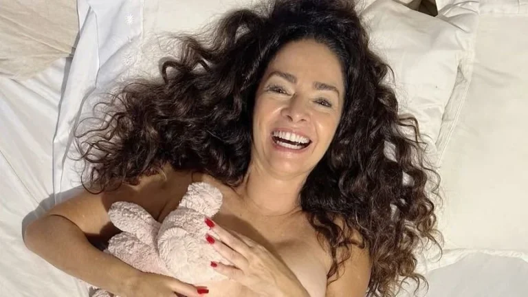 Claudia Ohana publica ensaio para celebrar 63 anos: “Só um número”