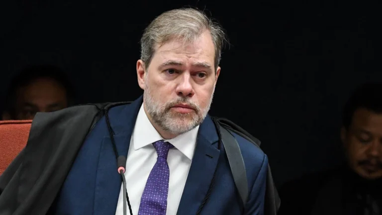 Toffoli manda PF enviar ao STF provas do caso do Banco Master