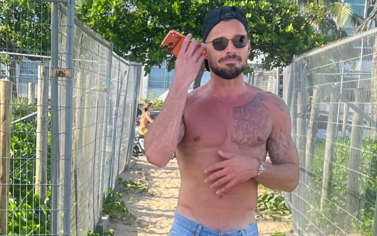 Ricky Martin chega ao Brasil para curtir o Carnaval: “Tô no Rio”