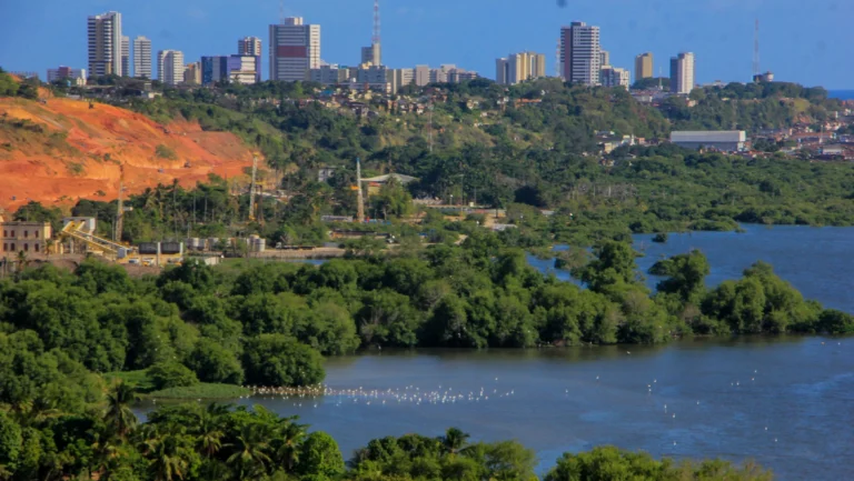 Previsão indica semana com chuvas frequentes em Maceió