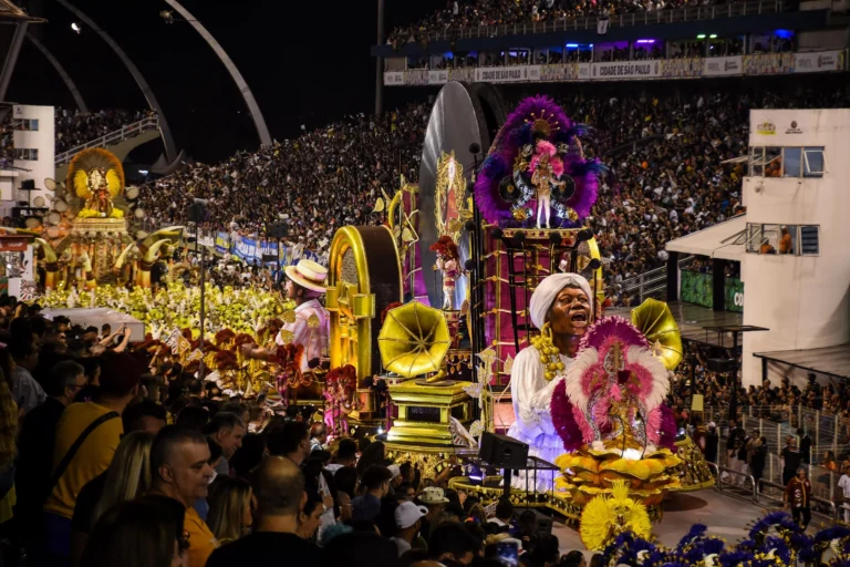 Carnaval: lembre 10 sambas-enredo que marcaram época