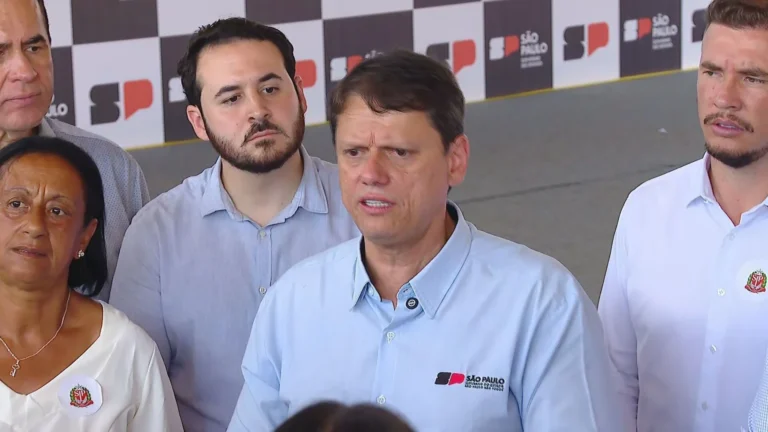 Tarcísio diz que falou com ministros do STF sobre domiciliar a Bolsonaro