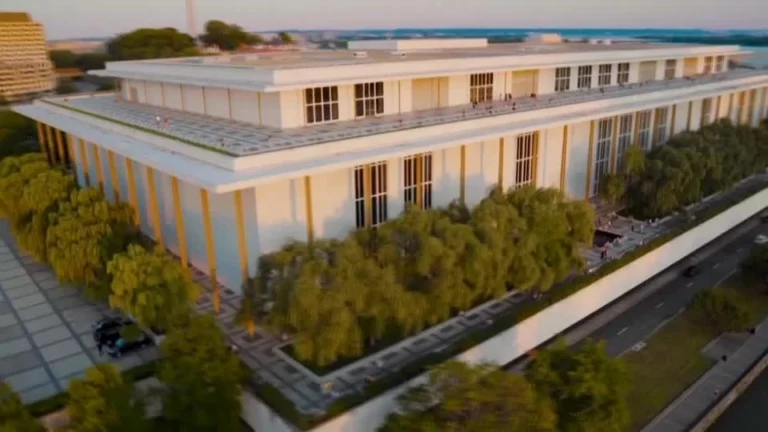 Família critica decisão de Trump de fechar Kennedy Center para obras