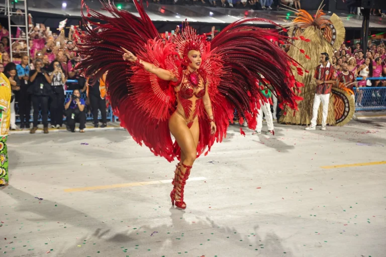 Vini Jr. celebra estreia de Virginia pela Grande Rio: Orgulhoso de você