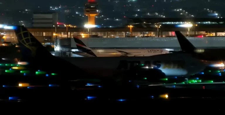 Pouso simultâneo entre aviões é visto em Guarulhos; prática não é permitida
