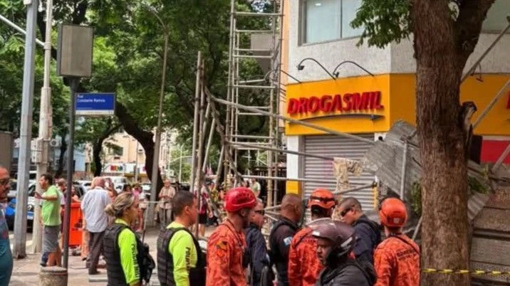 Mulher morre e homem fica ferido após queda de andaime em Copacabana