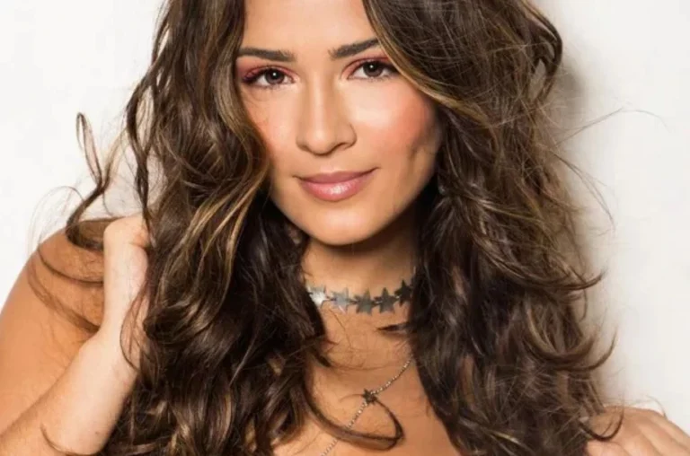 Giulia Buscaccio revela sonho de desfilar como musa de uma escola de samba