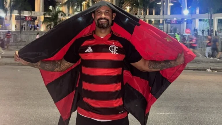 Justiça bloqueia liberdade condicional do ex-goleiro Bruno e coloca prazo