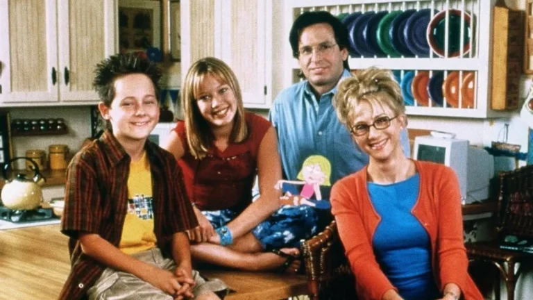 Hilary Duff lamenta morte de Robert Carradine: “Sempre me senti amada”