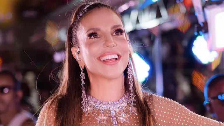 Após acidente, Ivete Sangalo canta com coral de mais de 300 vozes