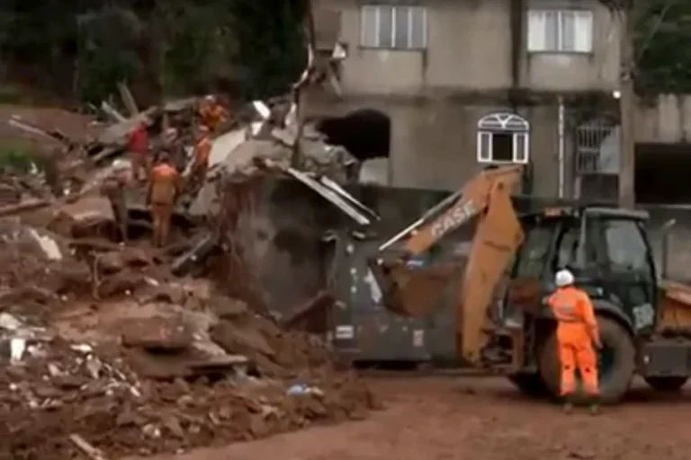 MG tem alerta de risco para novos temporais; 23 morreram após chuvas. Veja vídeos
