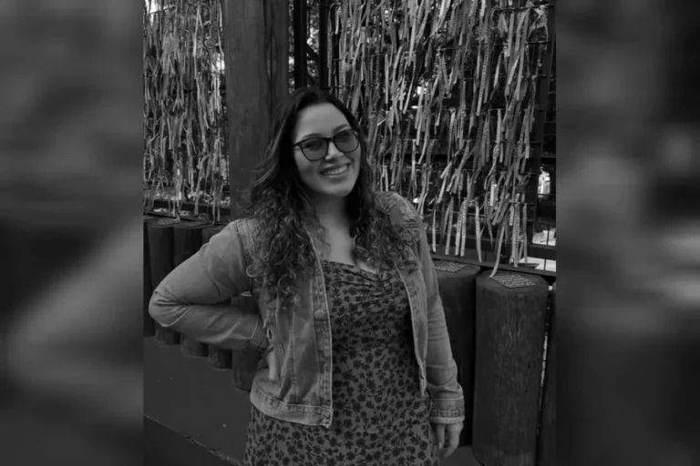 Academia não socorreu jovem morta que passou mal em piscina, diz tia