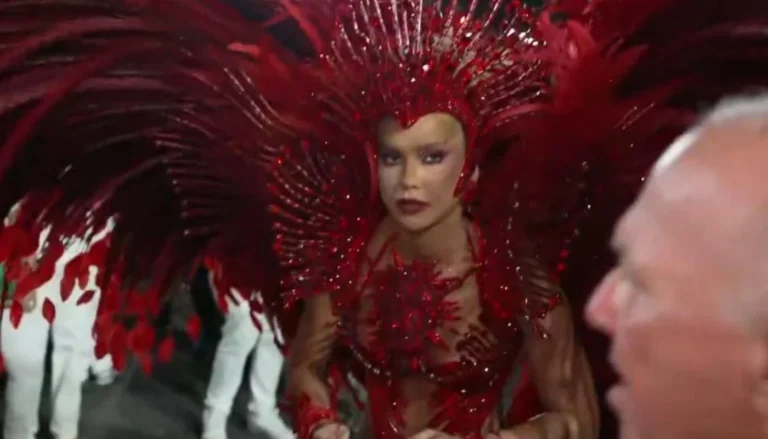 Virginia passa perrengue com fantasia na Sapucaí: “Achei que ia chorar”
