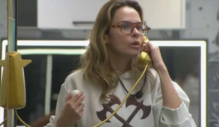 BBB 26: Ana Paula Renault atende Big Fone, acerta perguntas e ganha dinheiro