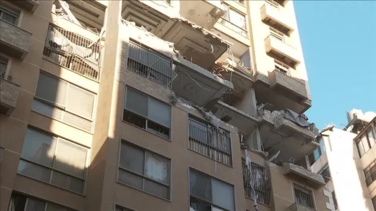 Israel ataca prédio residencial centro de Beirute