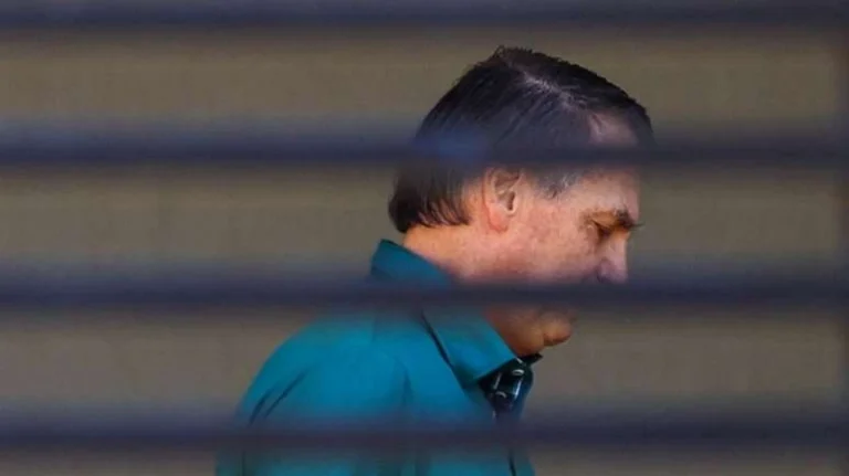 Equipe médica de Bolsonaro envia prontuário ao STF para solicitar prisão domiciliar