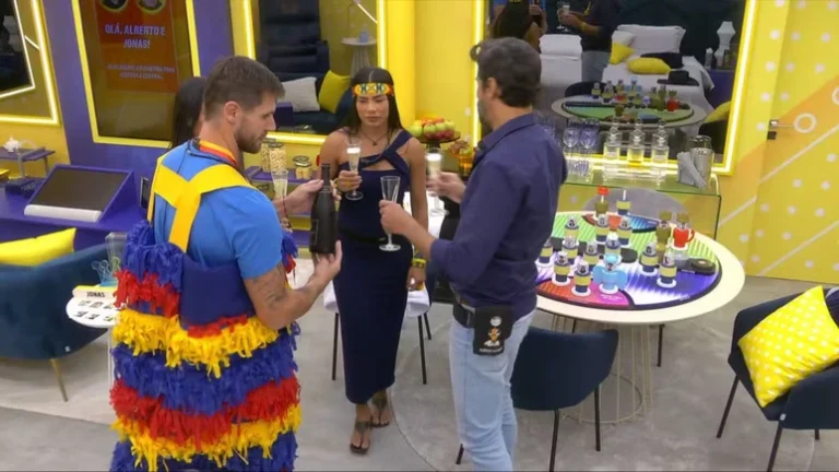 BBB 26: Cowboy brinda com amigos derrota dos rivais: Fizemos história