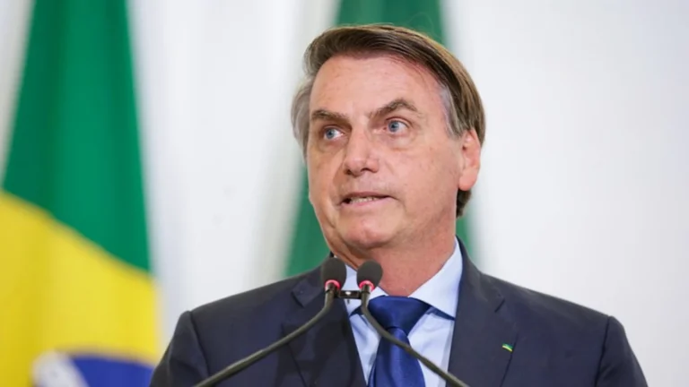 Bolsonaro tem melhora importante dos marcadores inflamatórios, diz boletim