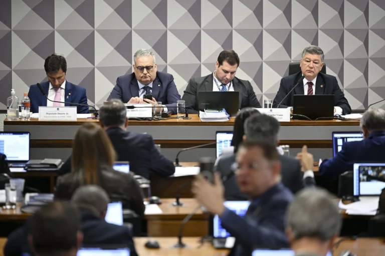 CPMI do INSS inicia última sessão com leitura do relatório final; acompanhe