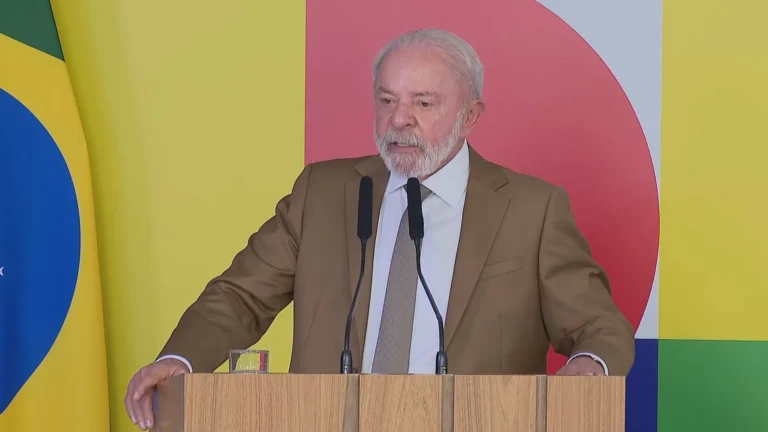 “Gasolina aumentou porque muita gente tira proveito da desgraça”, diz Lula