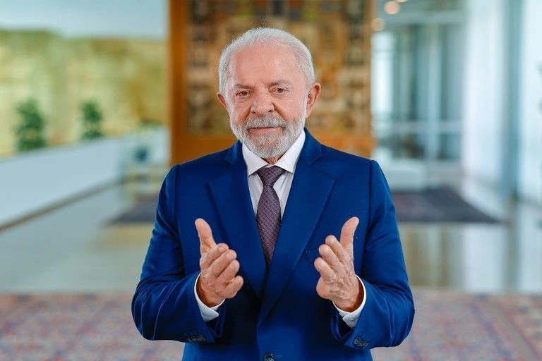 Lula defende combate ao feminicídio, pede fim da 6×1 e critica bets