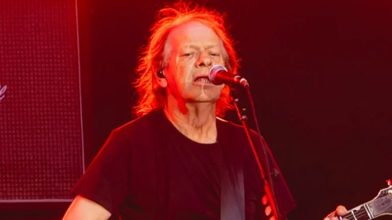 Stevie Young, guitarrista do AC/DC, é internado em Buenos Aires