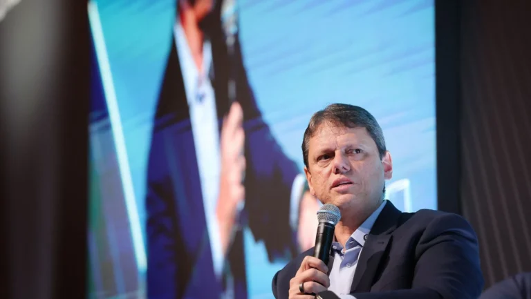 Real Time: avaliação positiva de Tarcísio em SP é de 43%; negativa, 22%