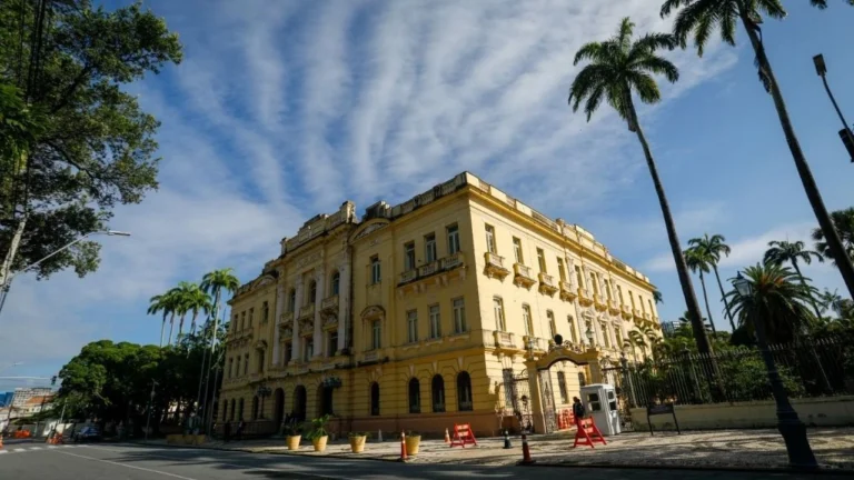 Semana em Recife alterna entre chuvas e períodos de sol