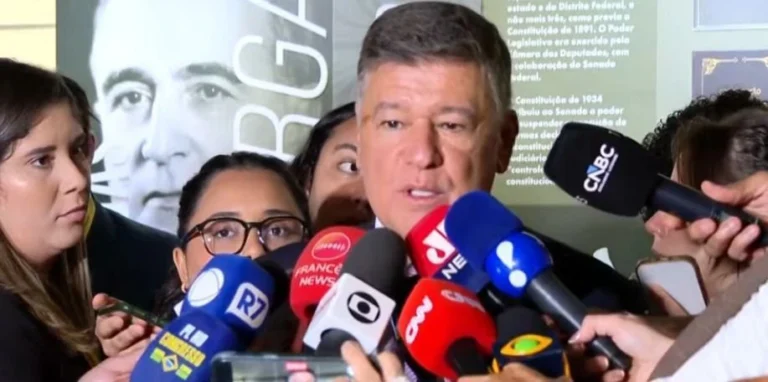 Após Dino suspender, presidente da CPMI defende legitimidade de votação