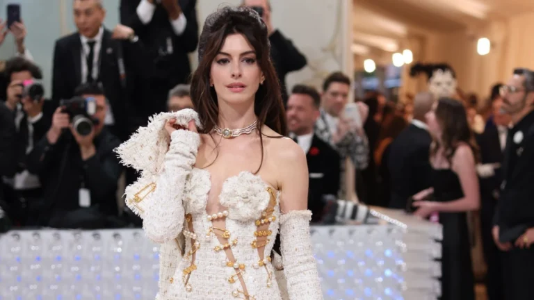 Com Anne Hathaway, Oscar revela mais apresentadores para 2026; veja