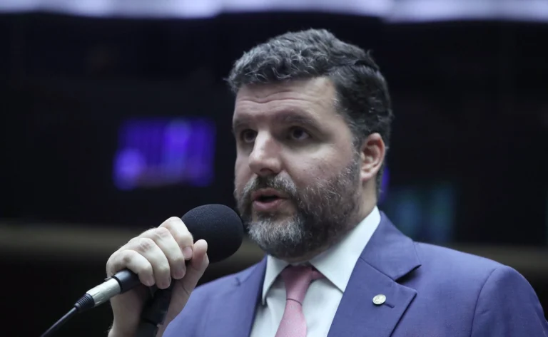 Empresários e frentes parlamentares reagem à redução da jornada de trabalho