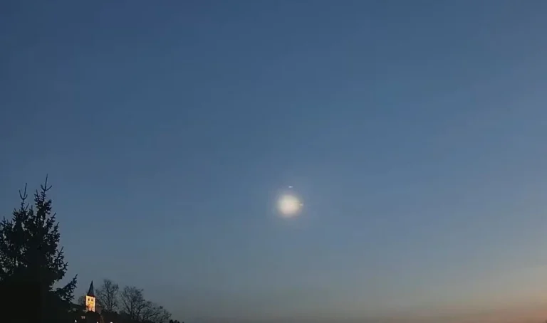 “Míssil” que rasgou céu na Europa e atingiu casa era meteorito; assista