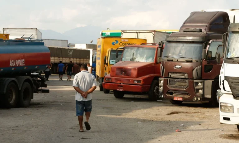 Boulos recebe caminhoneiros para tentar barrar greve por alta do diesel